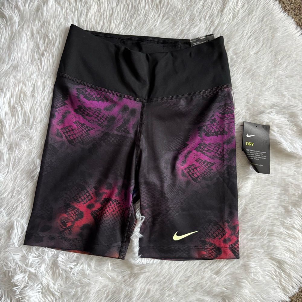 Nike Dri Fit Biker Shorts Tight Fit New Womens‎ Size Small